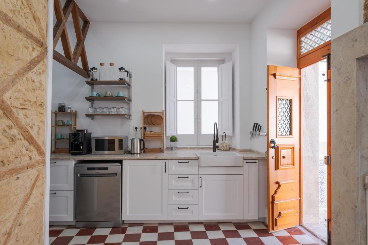 Almada Villa Guest house