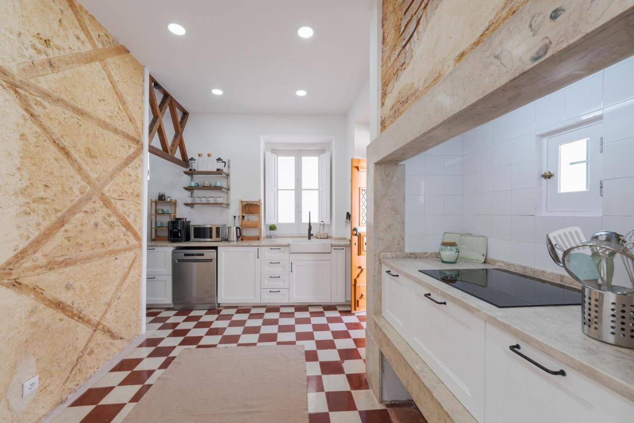 Almada Villa Guest house